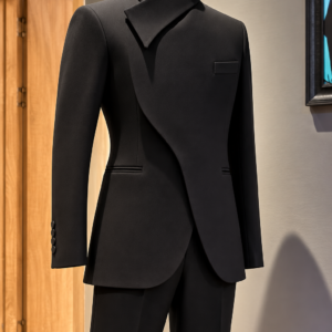 - BLVCK Tailored suit -